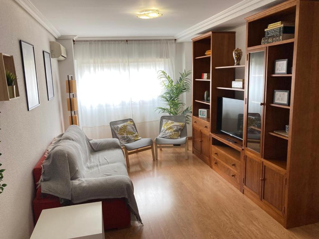 Apartamento grande, 2 dormitorios + garaje Madrid Exterior foto