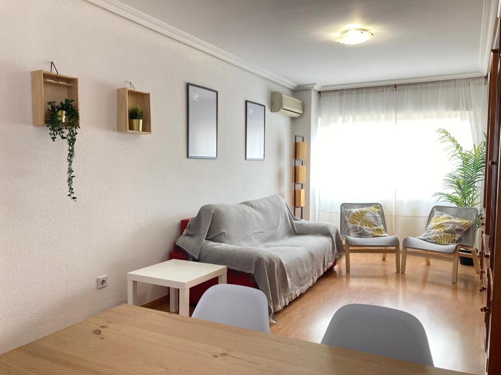 Apartamento grande, 2 dormitorios + garaje Madrid Exterior foto